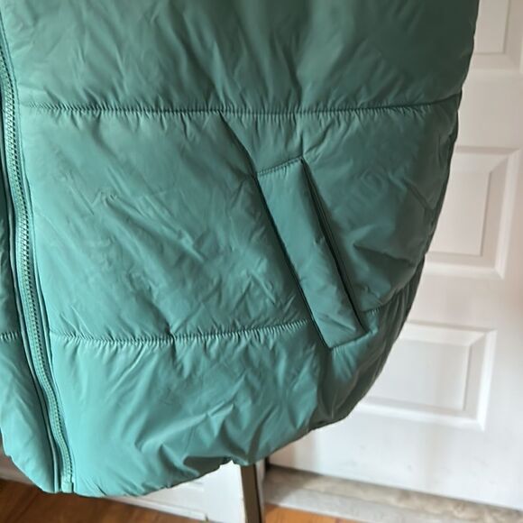 DSG teal Sage green oversized puffer vest size M/L NEW - Picture 4 of 8